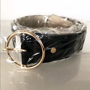 Gold Circle Buckle Belt by Boohoo!